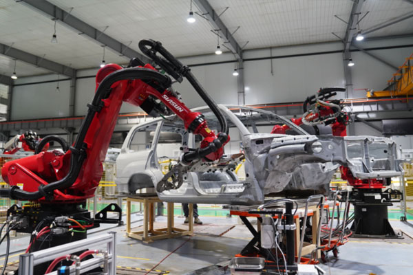 机器人行业加快迭代 万亿市场新赛道开启